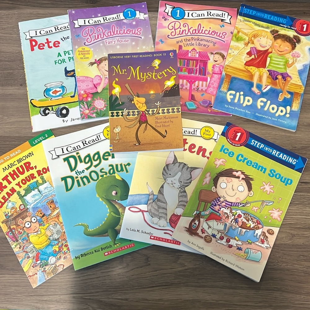 I CAN READ set. This lot includes 8 step one and one level 2 book